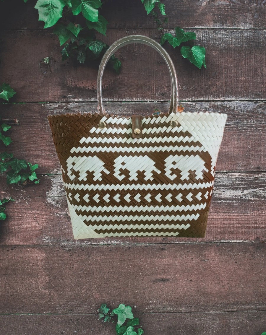 กระเป๋าสานลายช้างน้อย