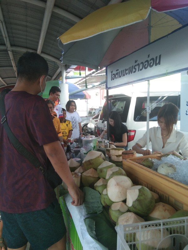 ไอติมกะทิมะพร้าวอ่อน