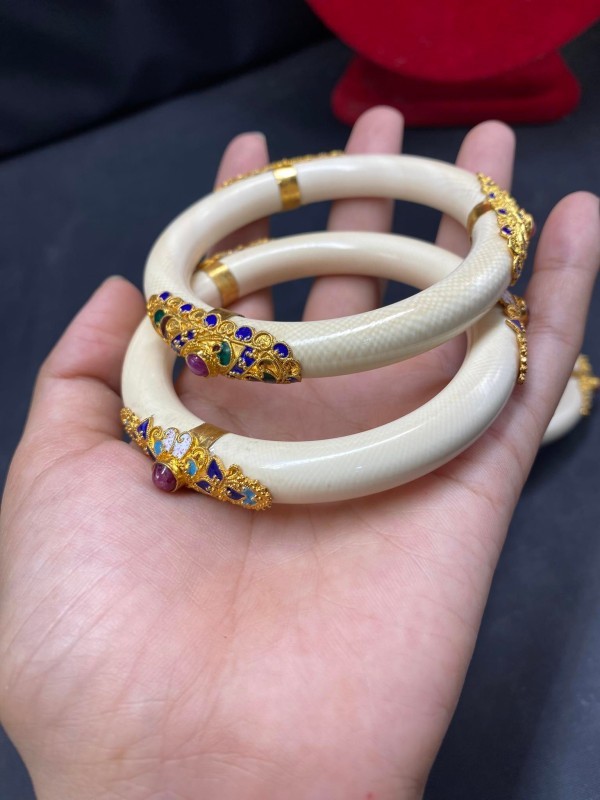 กำไลงาเครื่องเงินลงยาสุโขทัย