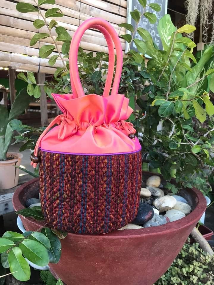 กระเป๋าผ้าไหม