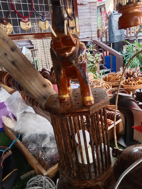 โคมไฟช้างไม้ตาล