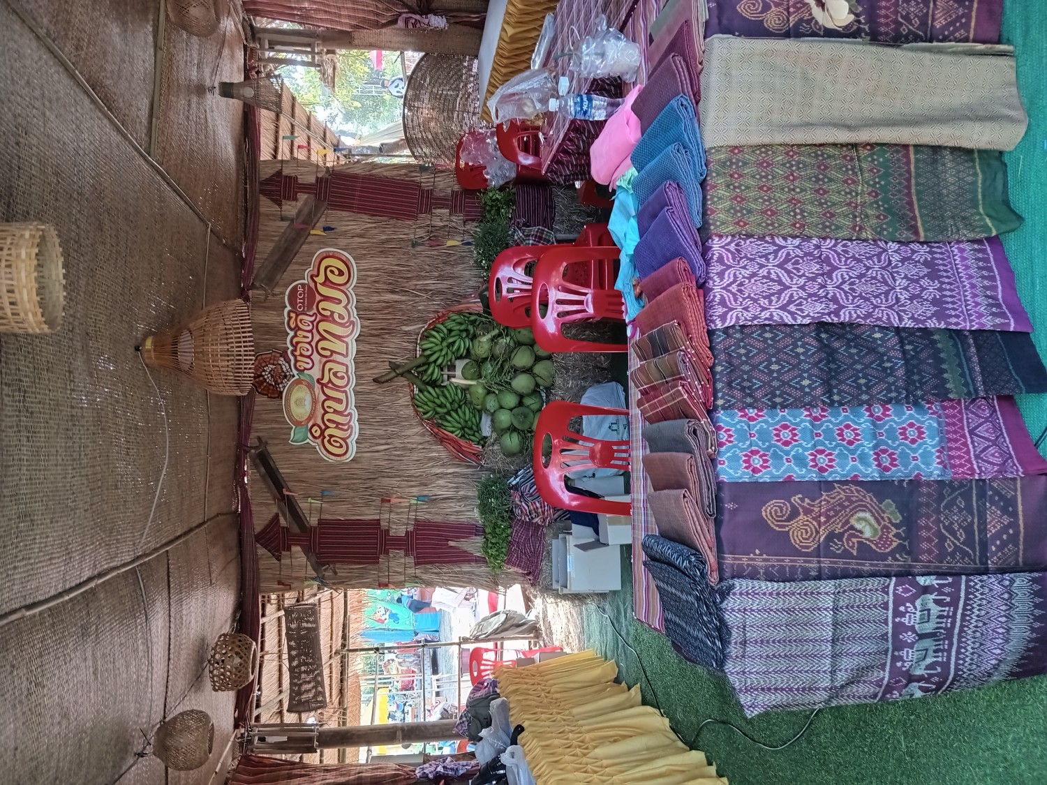 กลุ่มทอผ้าไหมบ้านโคกเพชร