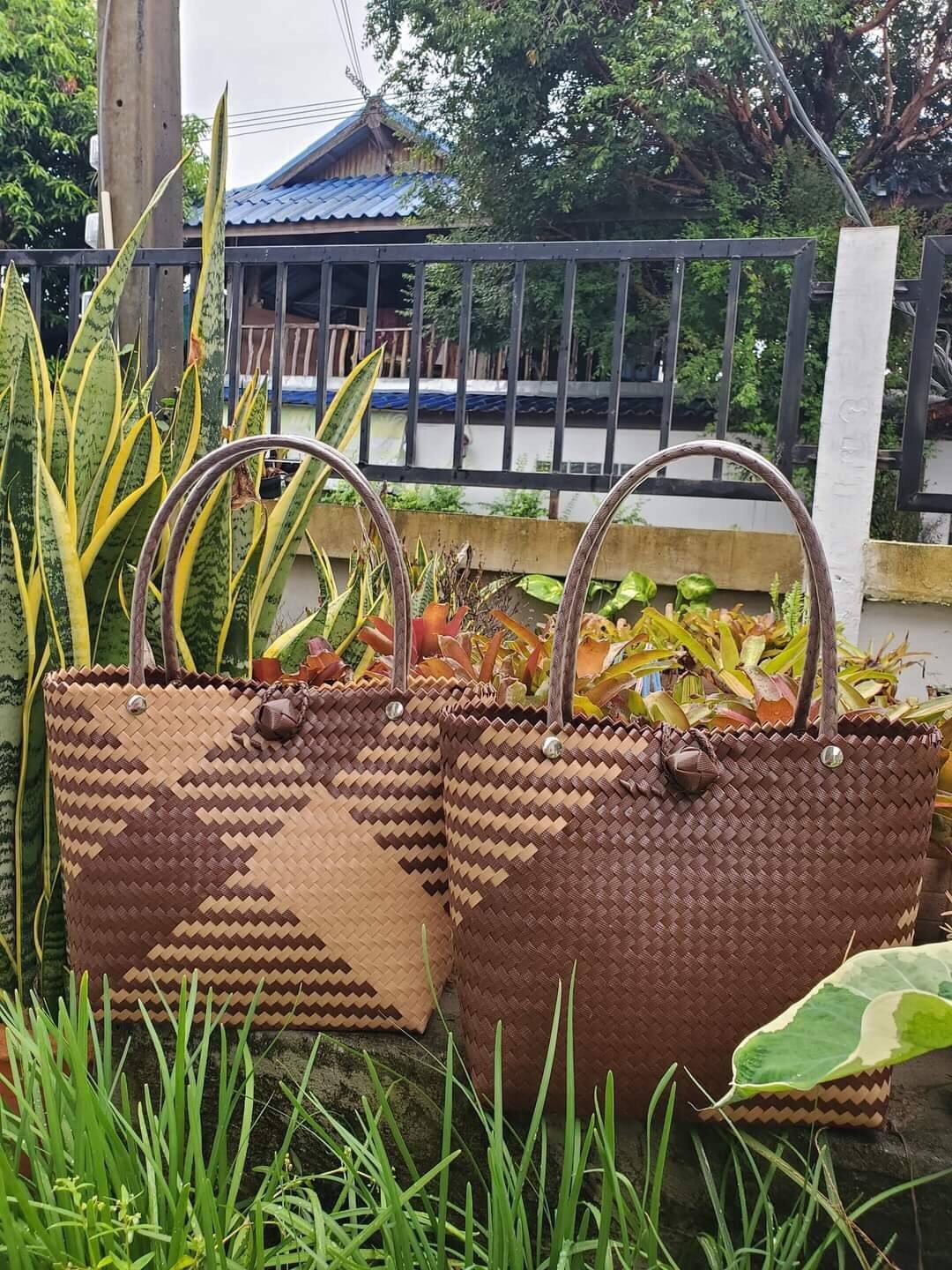 กระเป๋าสานพลาสติก