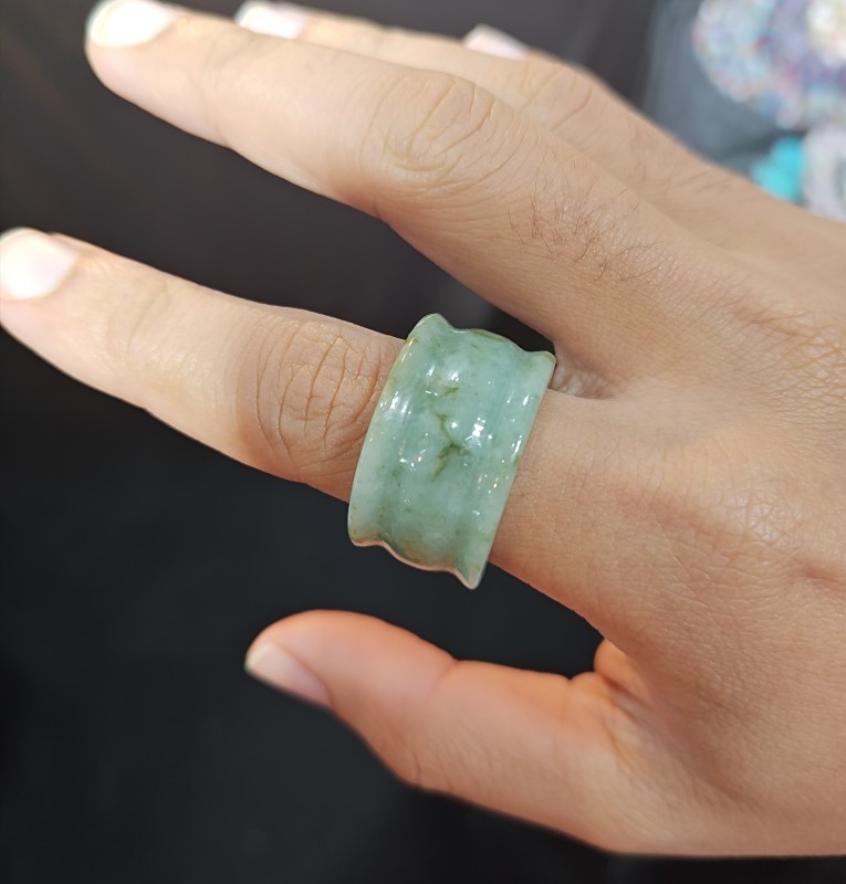 แหวนหยกวงใหญ่สีเขียว