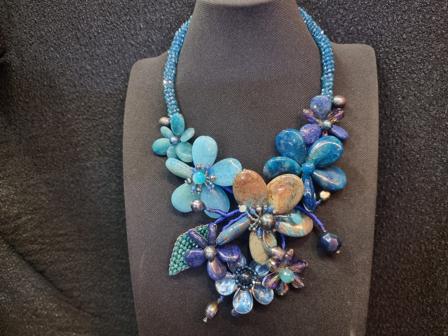 สร้อยอาเกดดอกไม้ฟ้า