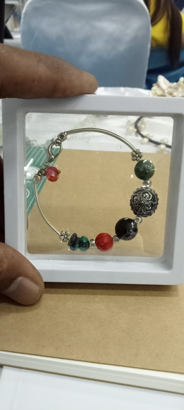 ข้อมือหินรวมปล้องข้าง