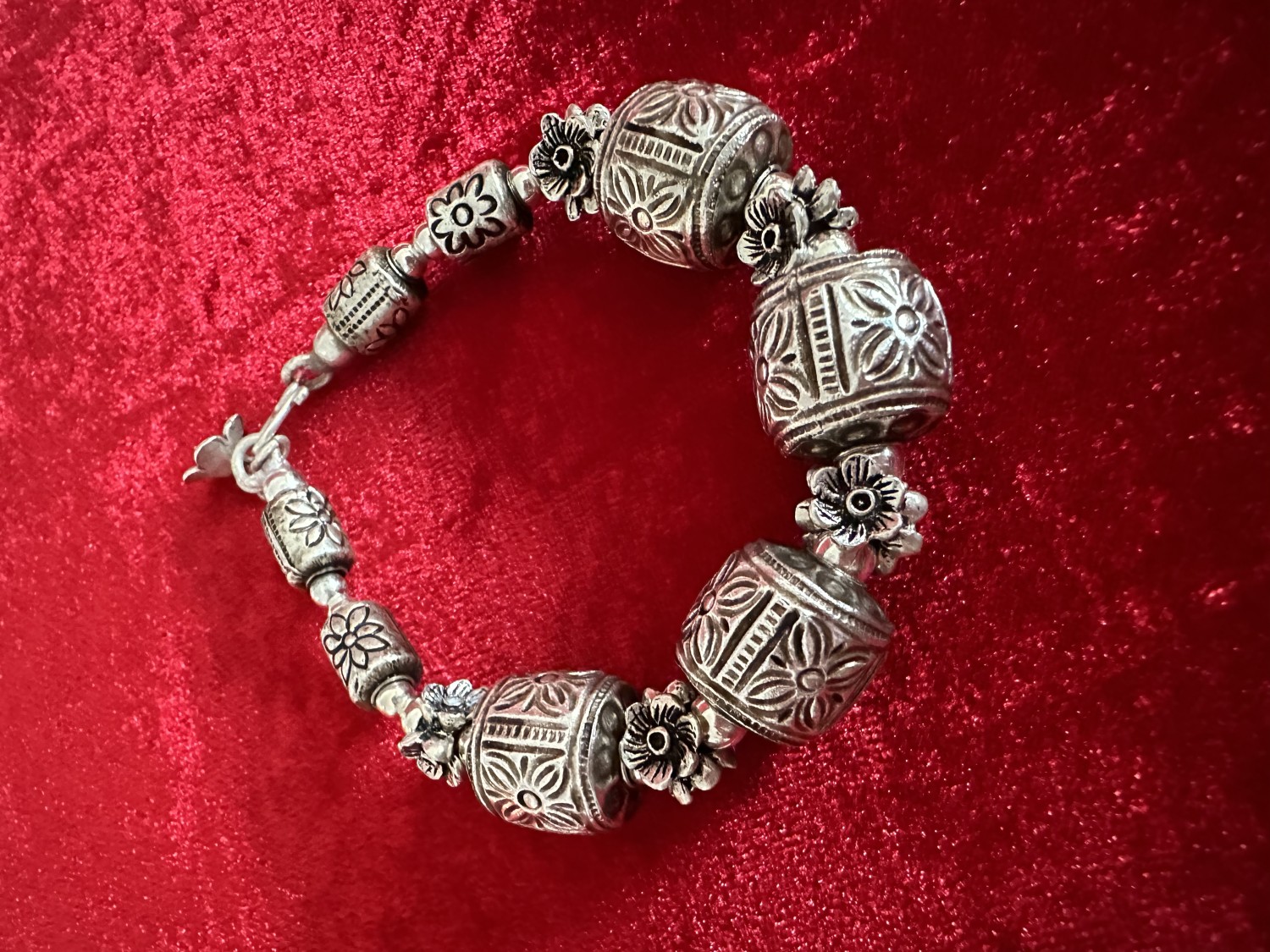 สร้อยข้อมือประเกือมถุงเงิน