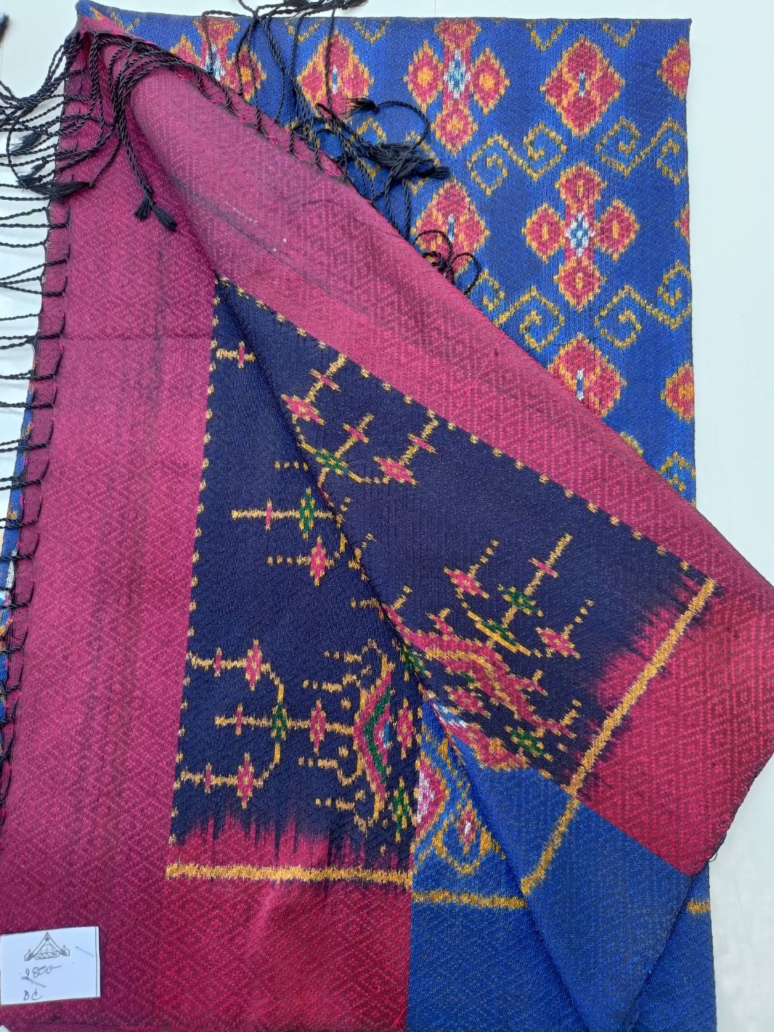 ผ้าไหมมัดหมี่ลูกแก้ว 6 ตะกอ สีเคมี