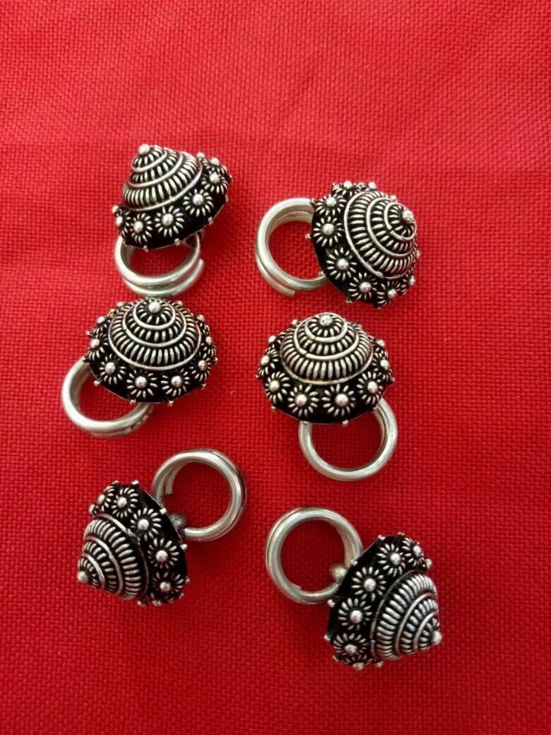 กระดุมดอกตะเกาลายดอกพิกุล