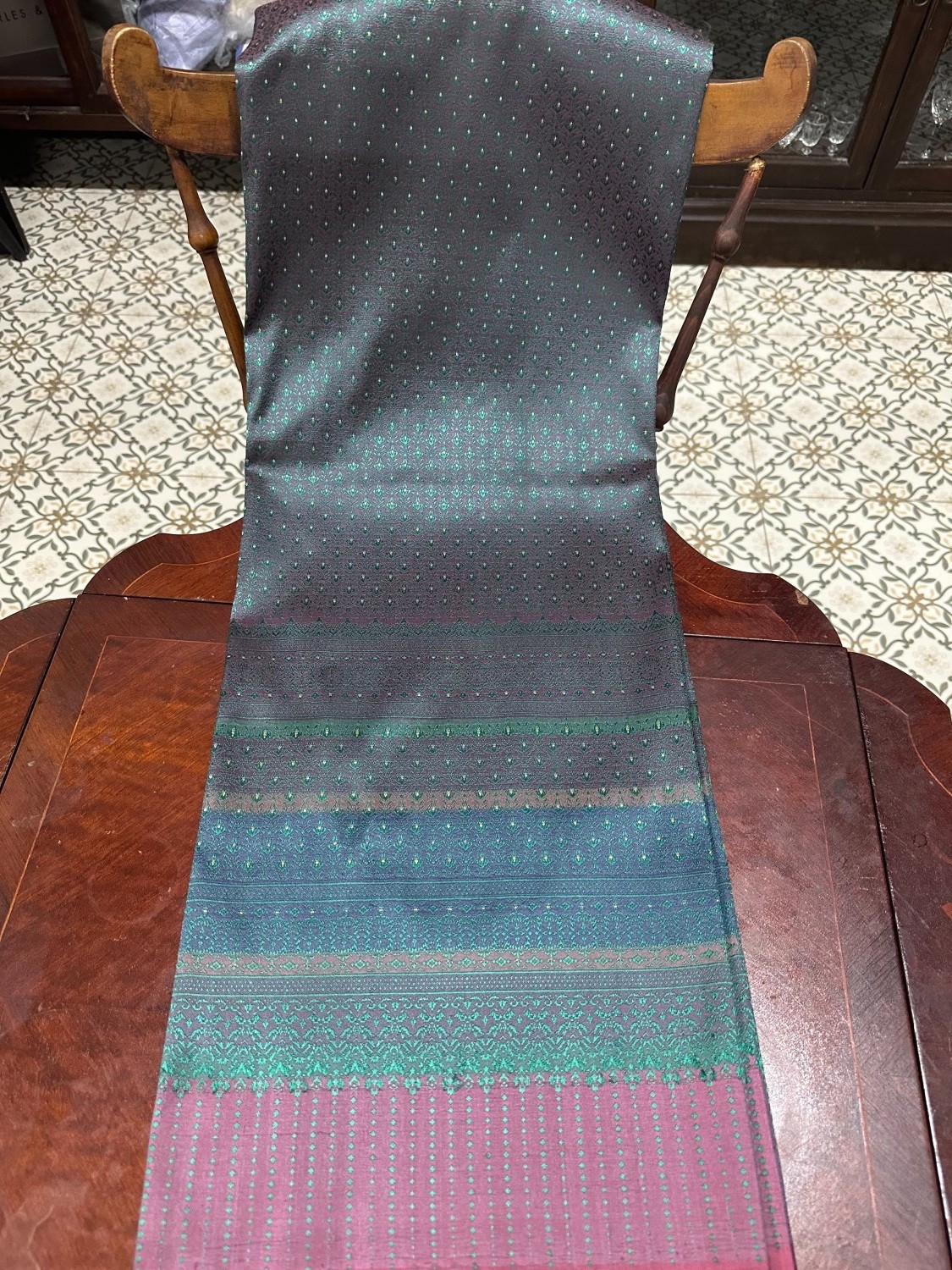 ผ้าไหมยกดอกโบราณ