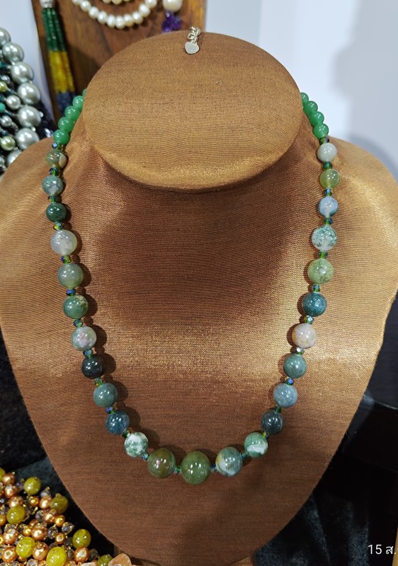 สร้อยคอหยกเส้นเดี่ยว