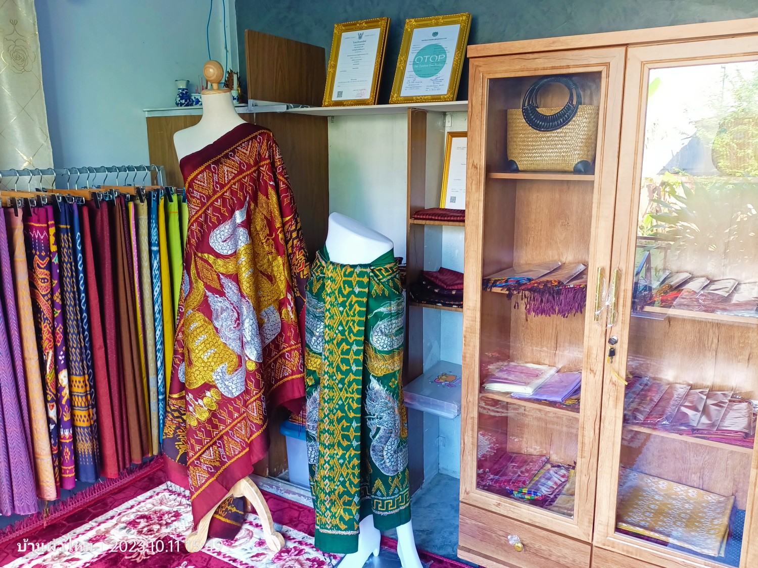 รัชนี ผ้าไหม อำเภอกาบเชิง