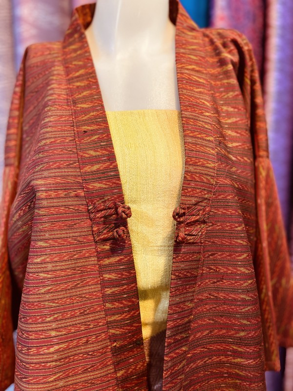 เสื้อคลุมผ้าไหมเก่าลายโฮล