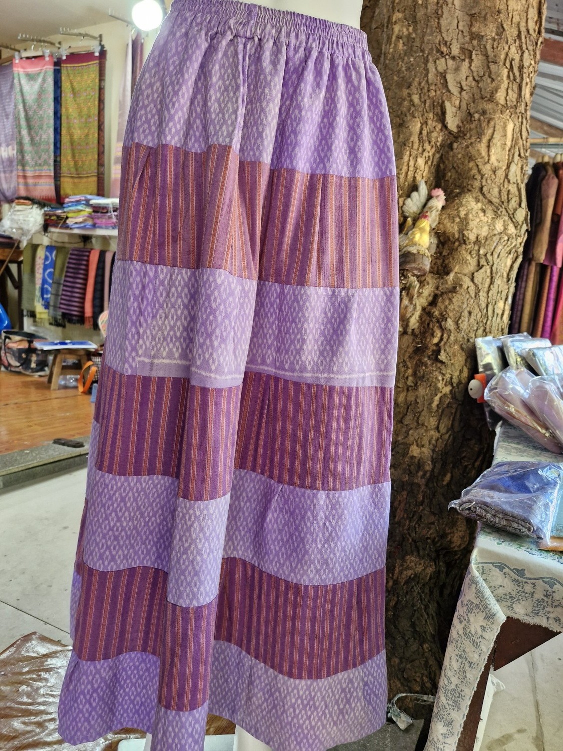 กระโปรงผ้าไหมเก่า