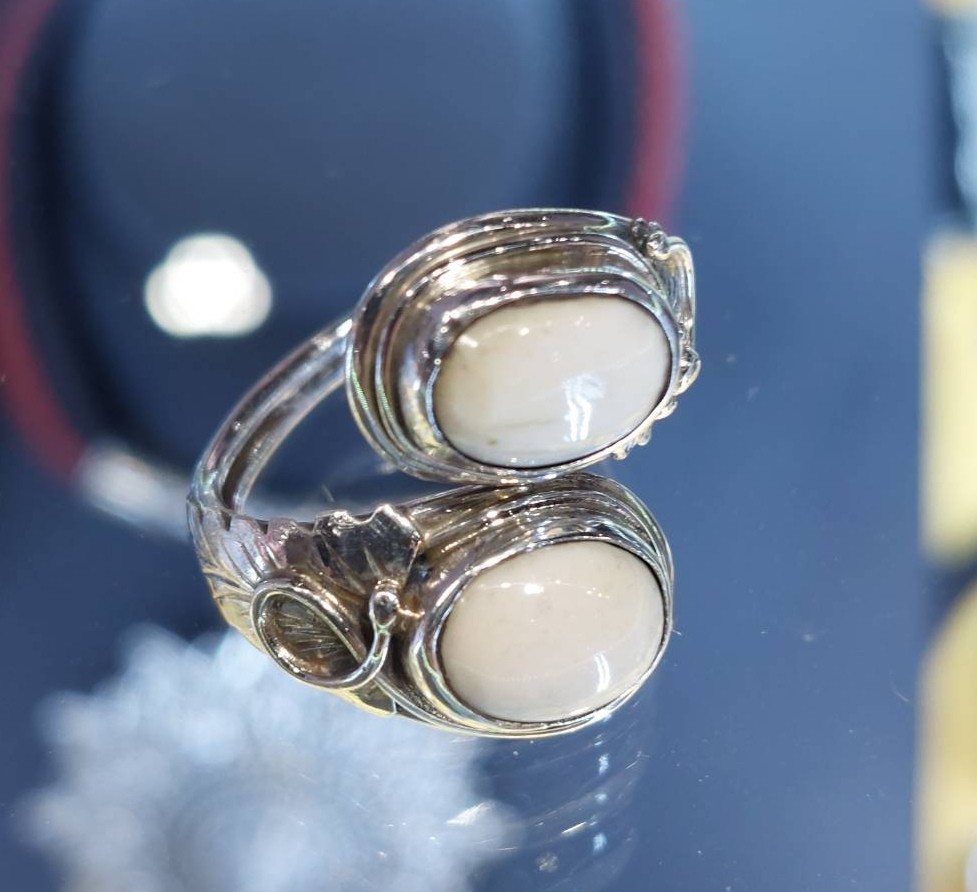 แหวนเงินฝังงา