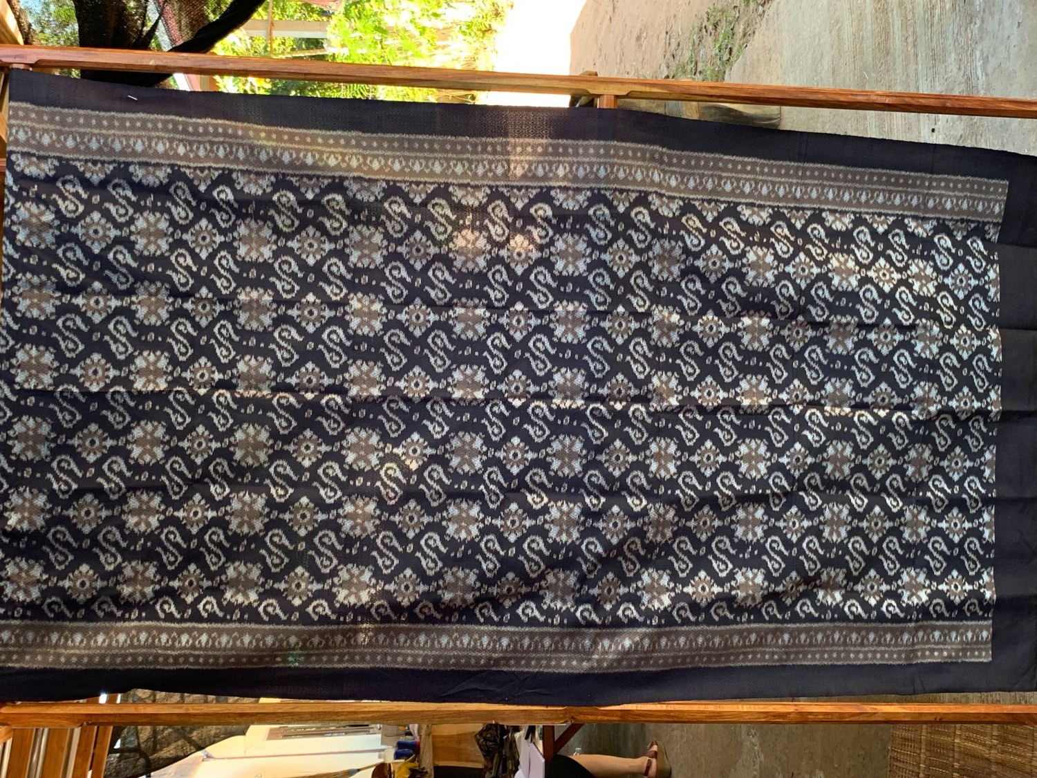 ผ้าไหมลายดอกรักราชกัญญา