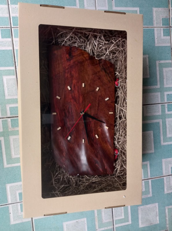 นาฬิกาไม้มงคล