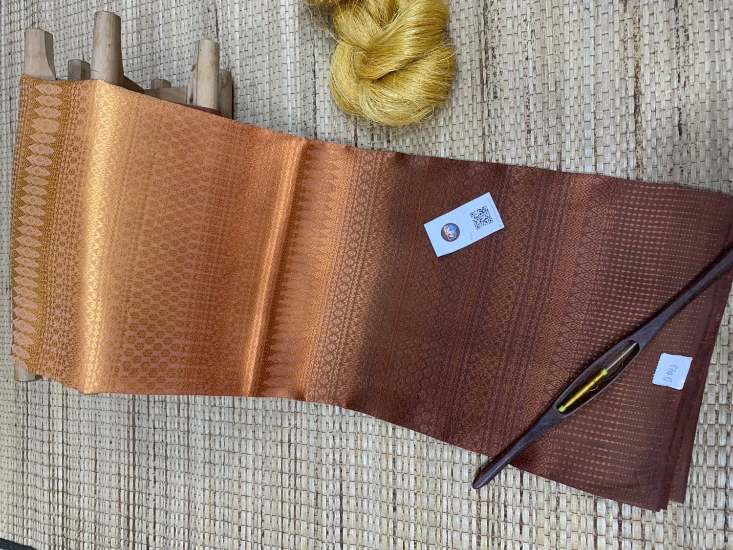 ผ้าไหมยกดอกสไลด์สี