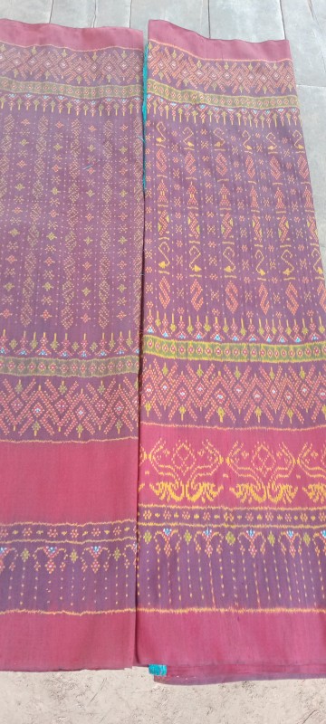 ทองย้อยผ้าไหมทอมือ