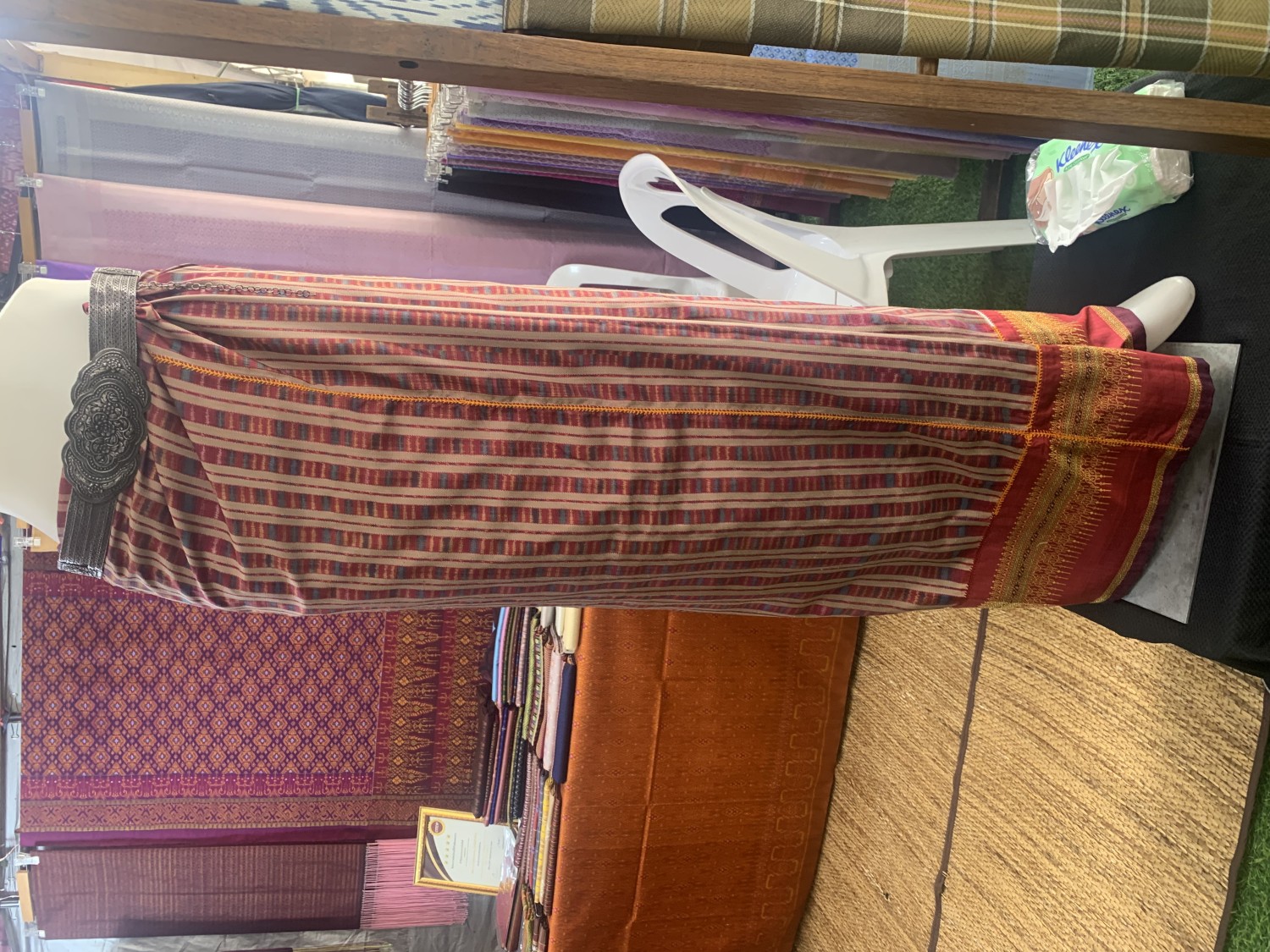 ผ้าโฮลลายทาง