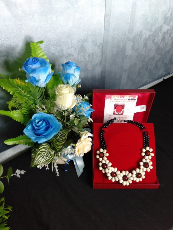 สร้อยคอหินสี