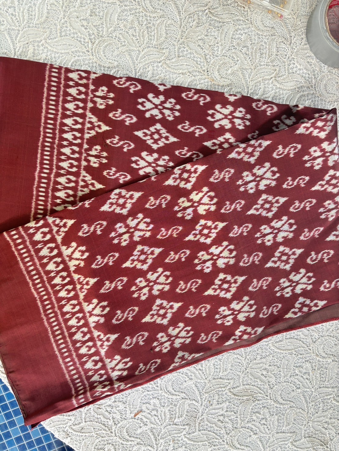 ผ้าไหมมัดหมี่สีธรรมชาติ ลายดอกรักราชกัญญา