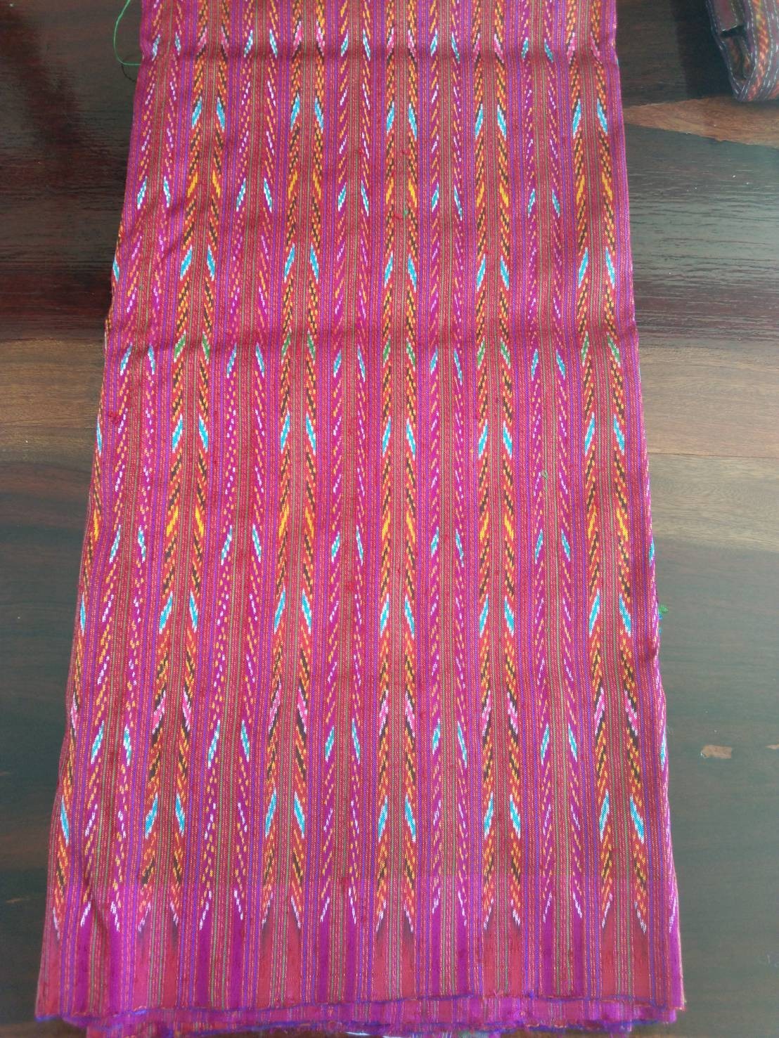 ผ้าไหมลายโฮล