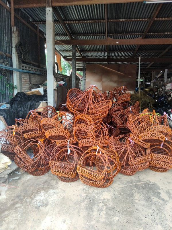 กลุ่มแม่บ้านเกษตรกรตะกร้าเถาวัลย์ บ้านดินแดง