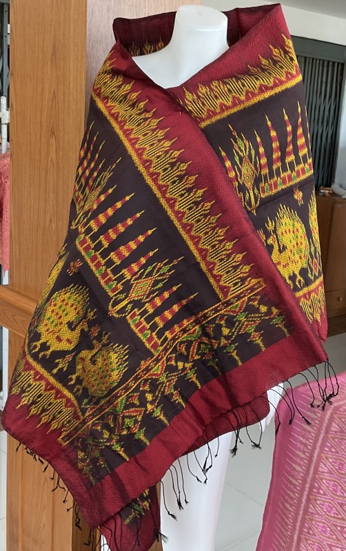 ผ้าคลุมไหล่ลายนกยูง