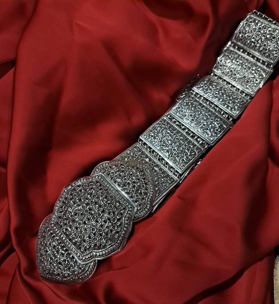 เข็มขัดเงิน