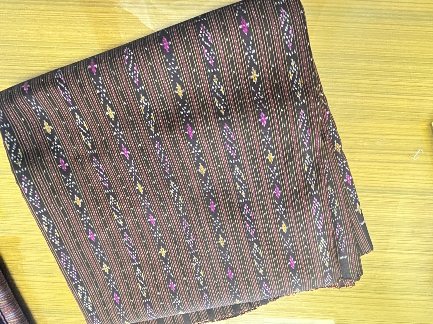 ผ้าไหมสีธรรมชาติ