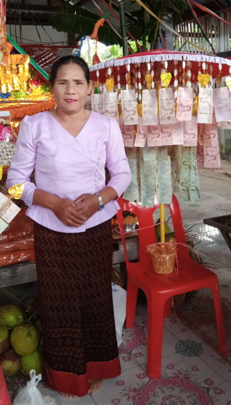 กลุ่มทอผ้าไหมบ้านพลับ