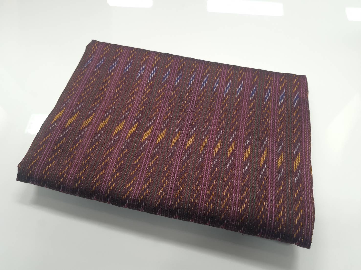 ผ้าไหมโฮล (ไหมบ้าน)