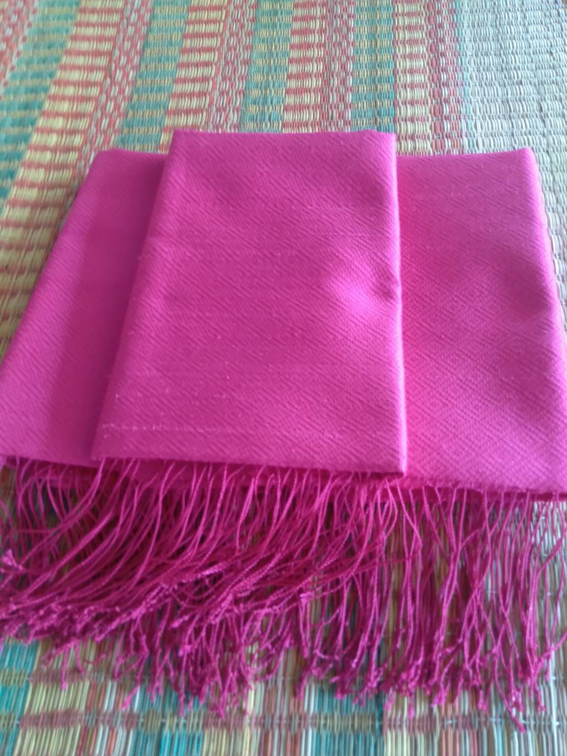 ผ้าคลุมไหล่สีชมพู