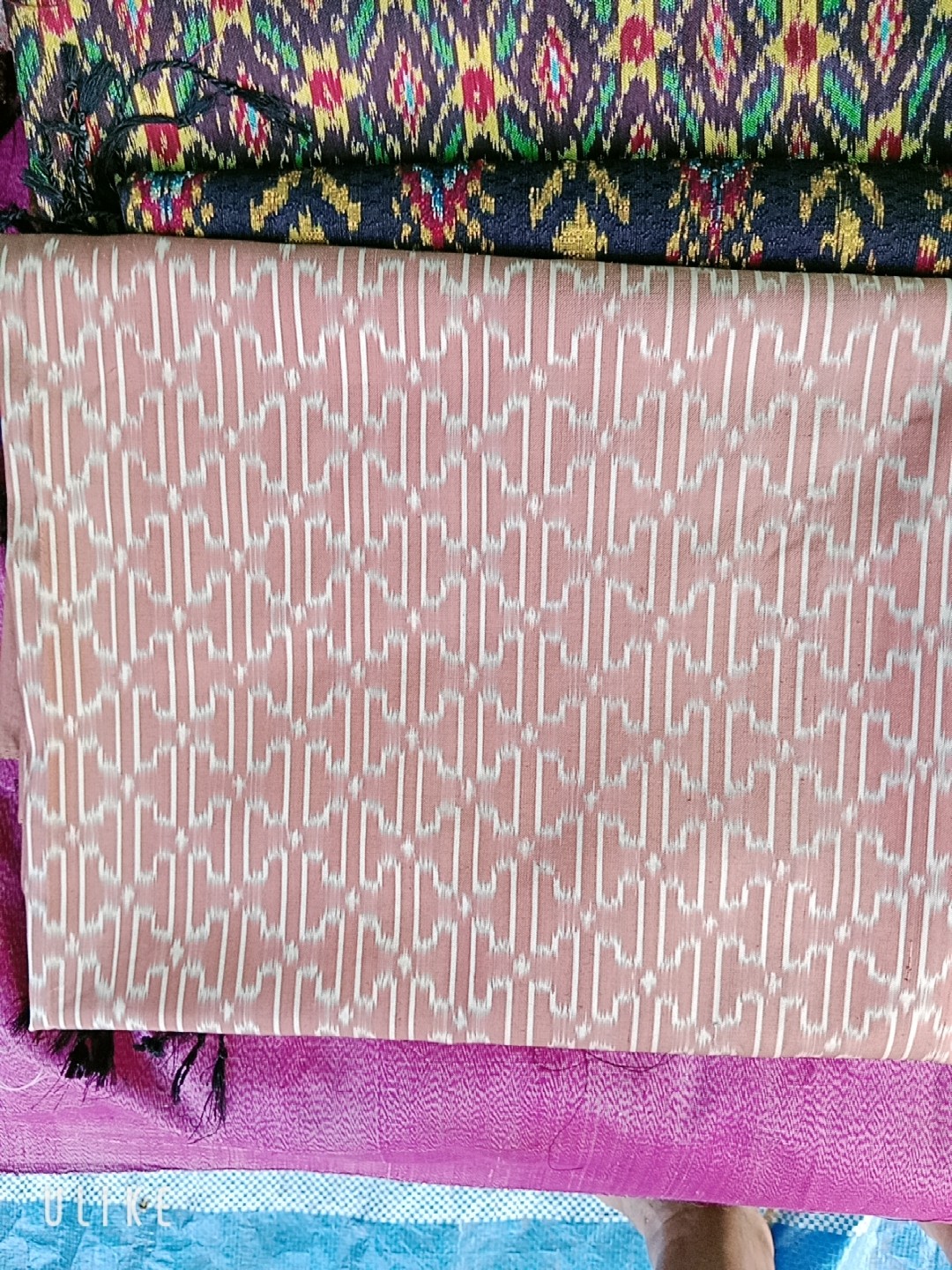 ผ้าไหมโทนสีธรรมชาติ