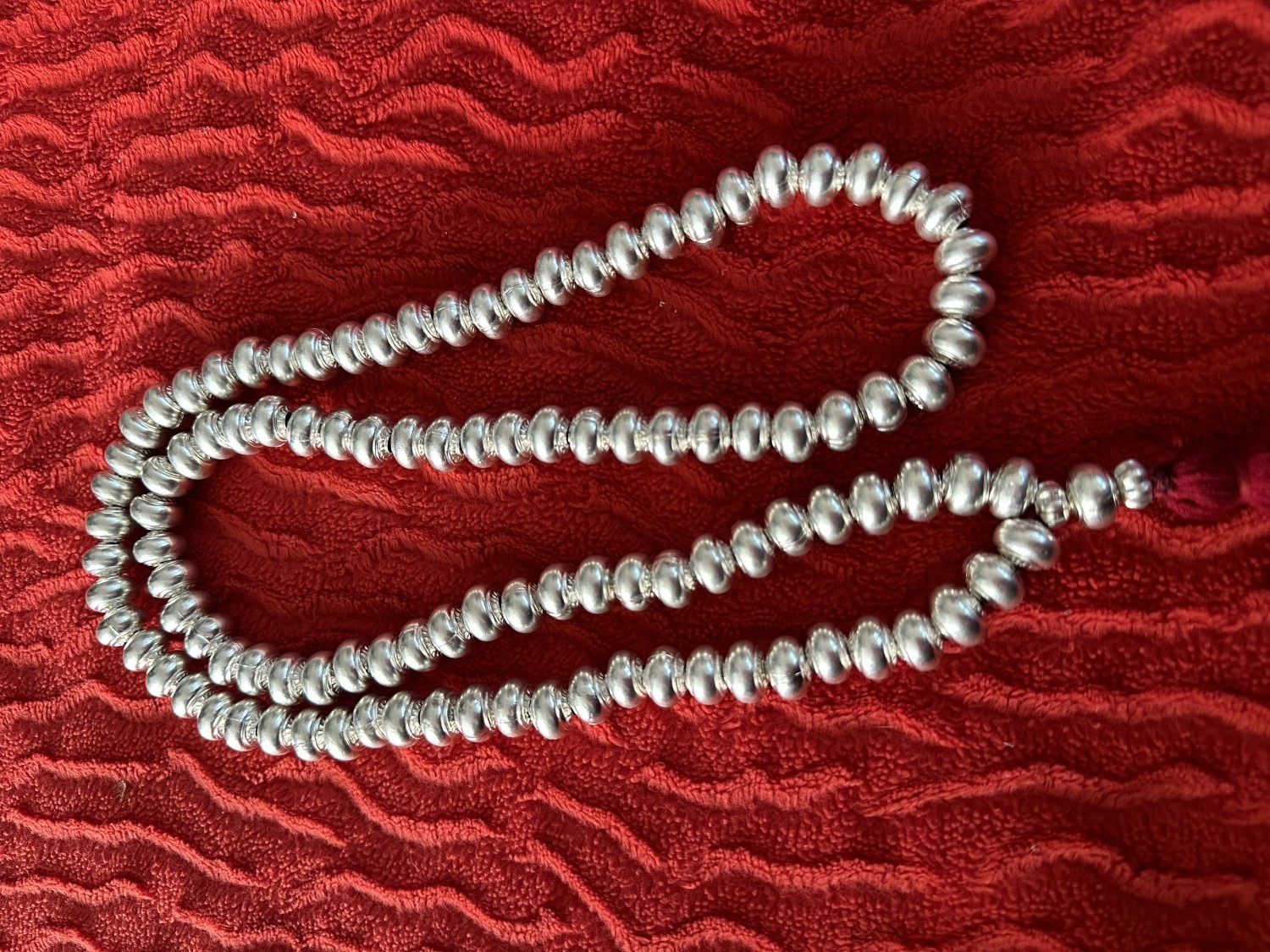 สร้อยประเกือมเกลี้ยง 108  เม็ด