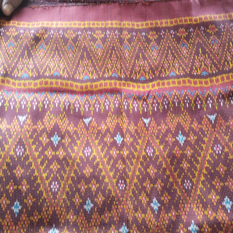 ผ้าไหมมัดหมี่ลายบันไดนาค