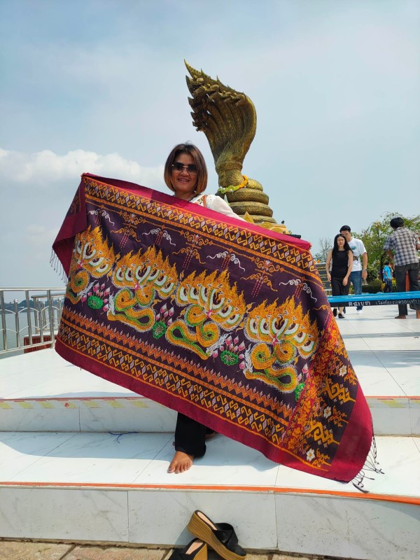 ผ้าไหมมัดหมี่ ลายนาคเจ็ดเศียร งานลงทอง 6 ตอ