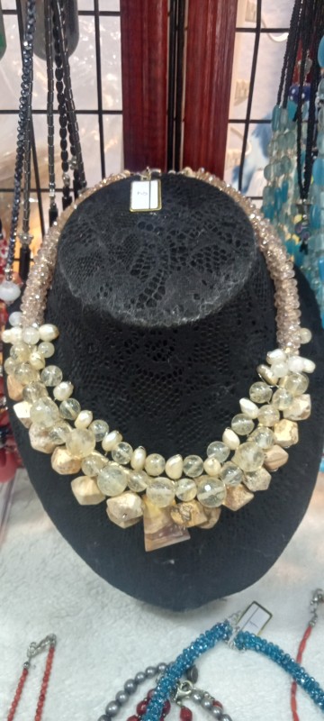 สร้อยหินแพรคาเนเลี่ยน