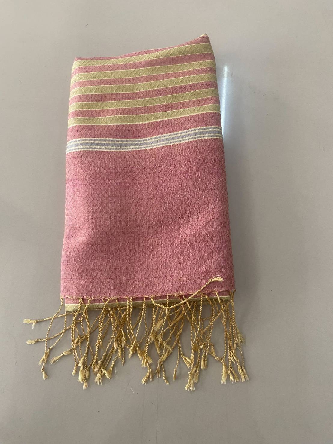 ผ้าคลุมไหล ผ้าไหม ย้อมสีธรรมชาติ ยกดอกลายลูกแก้ว 5 ตะกอ ทอไหมบ้าน