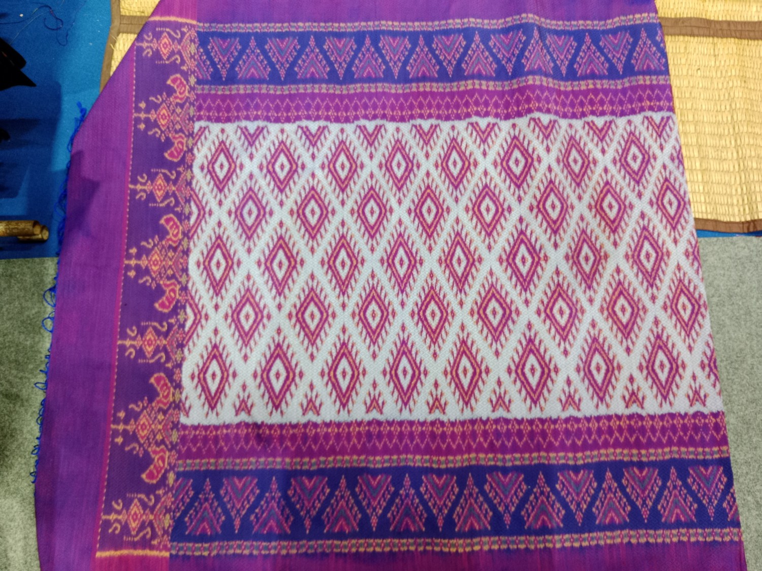 ผ้าไหมมัดหมี่ลาย