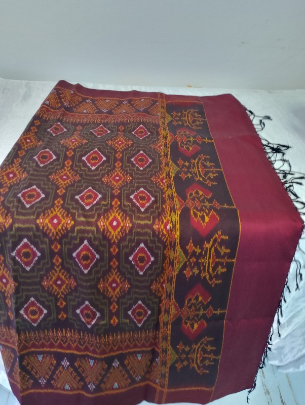 ผ้าไหมยกดอก