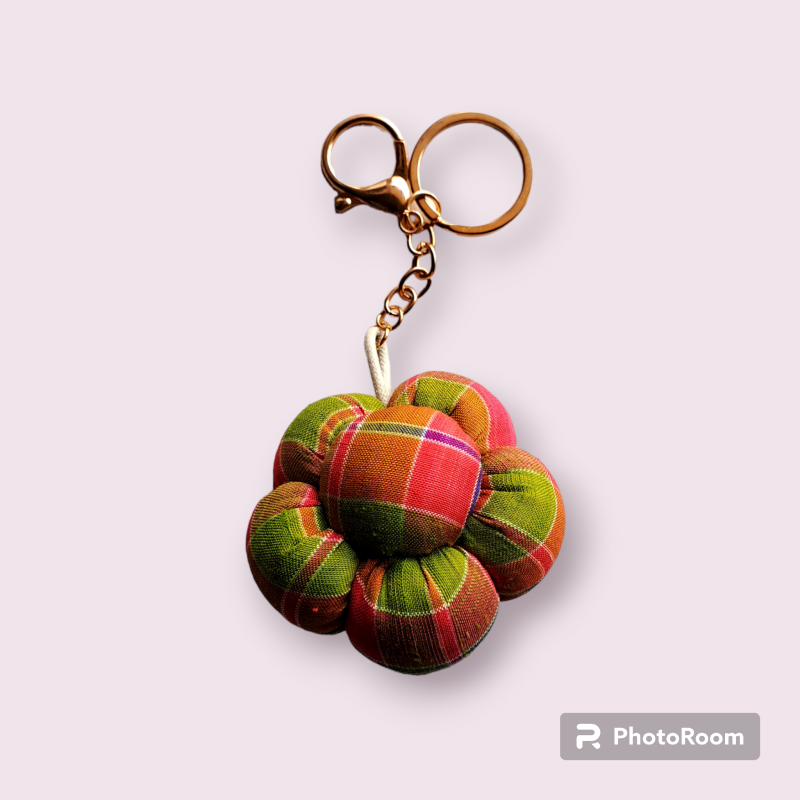 พวงกุญแจดอกไม้ผ้าไหม