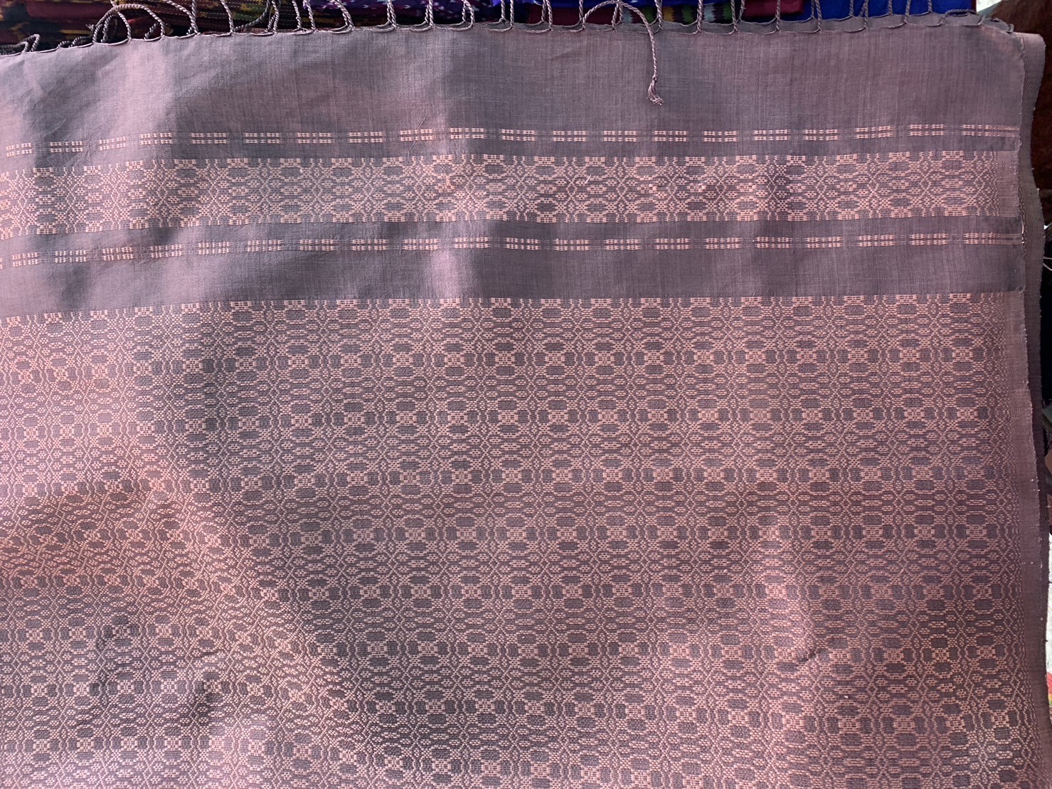 ผ้าคลุมไหล่ ลายแก้วชิงดวง