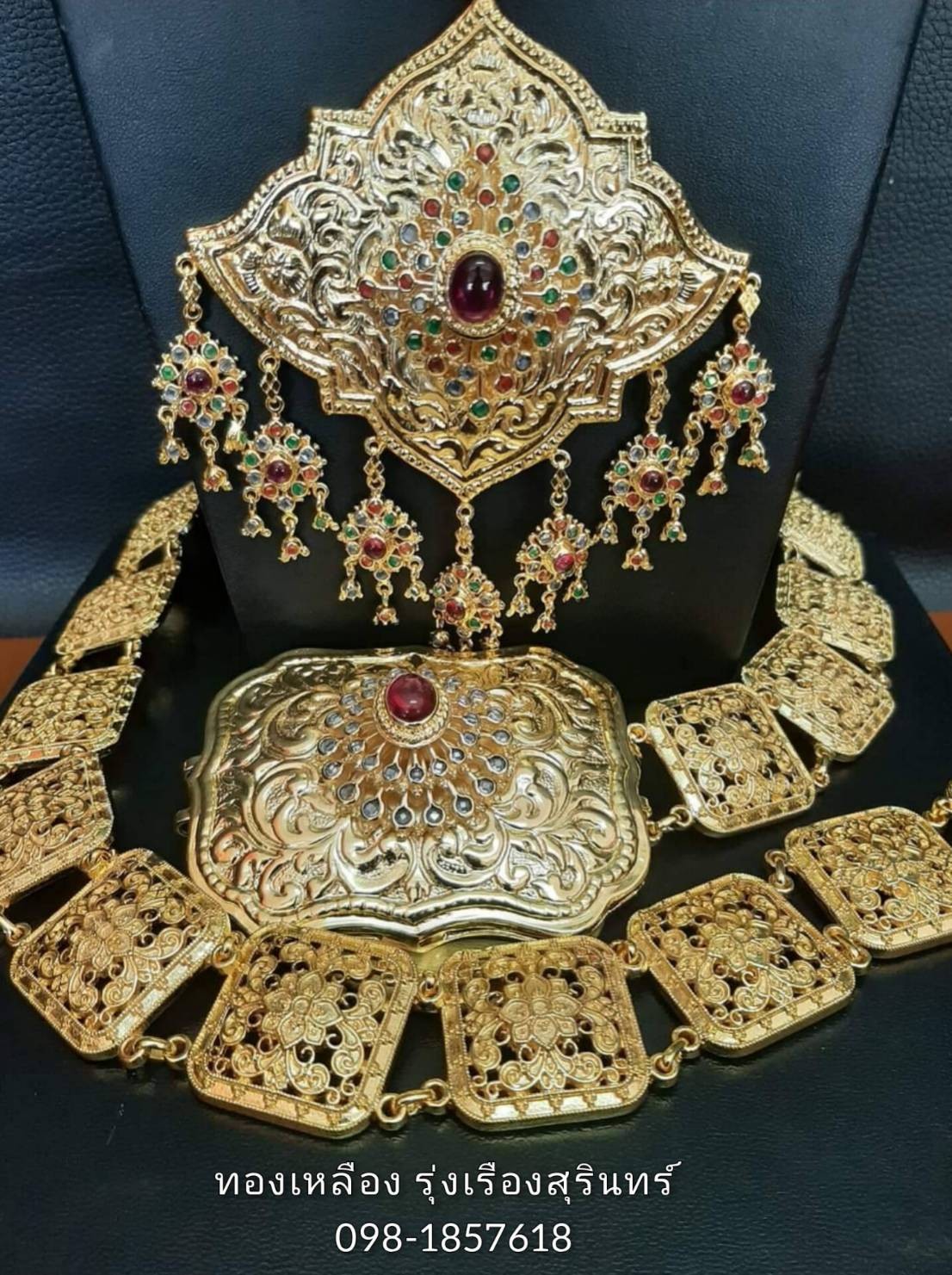 ชุดเครื่องประดับ (ทับทรวงนพเก้าลายไทย)