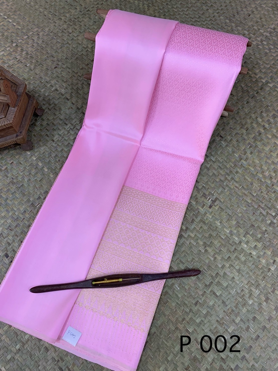 สมศรีผ้าไหมสุรินทร์