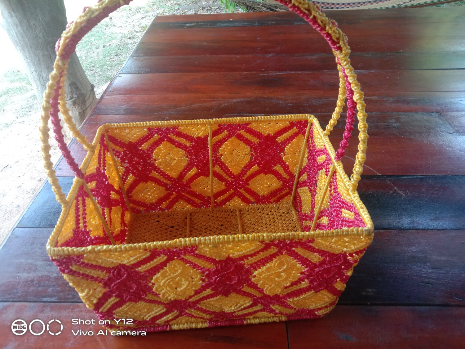 ตะกร้าจักรสานจากเชือกมัดฟาง