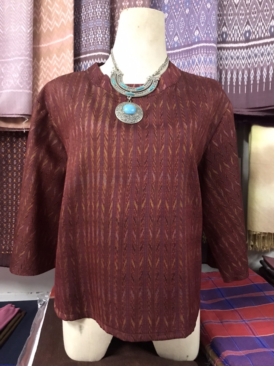 เสื้อไหมเก่าอัดกาว