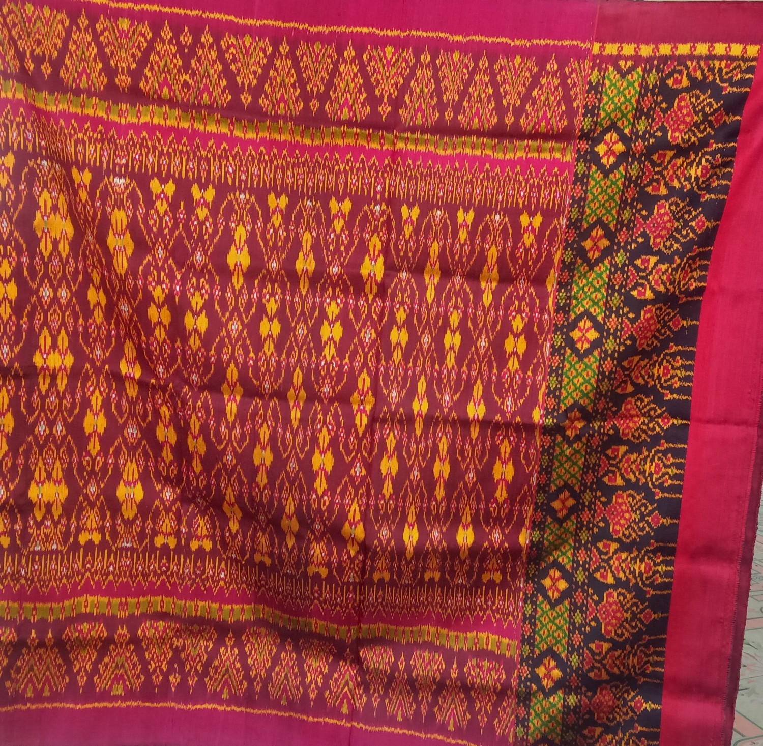 ผ้าไหมมัดหมี่ผ้าไหมมัดหมี่