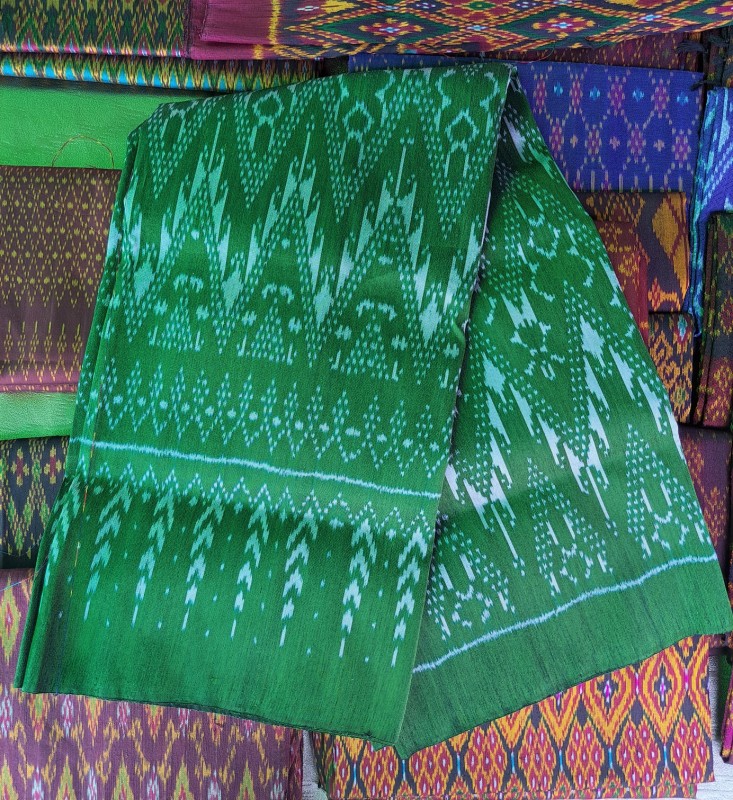 ผ้าไหมลายบันไดสวรรค์